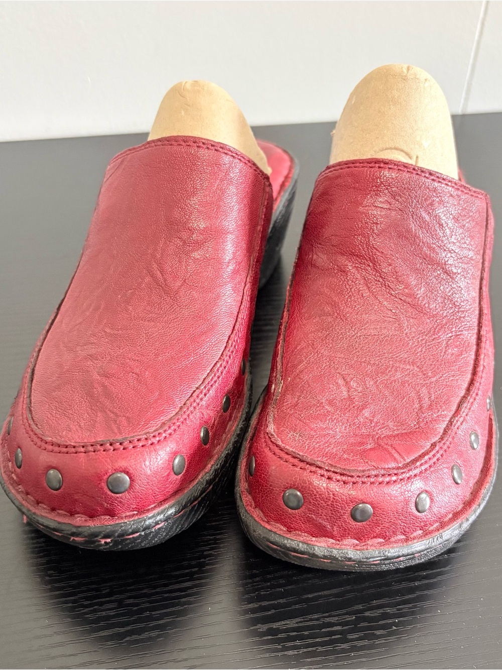 Born Majesty Red/Burgundy Leather Studded Clogs Mules Slip On Shoes Women’s 9